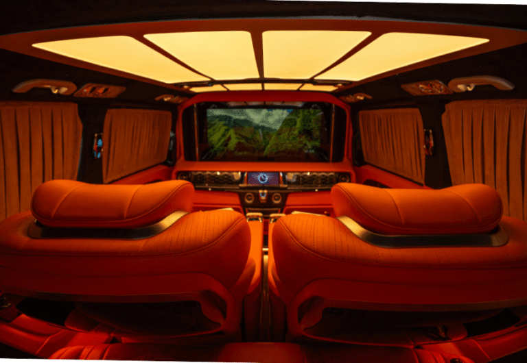 Maybach inside Screen Luro Vip